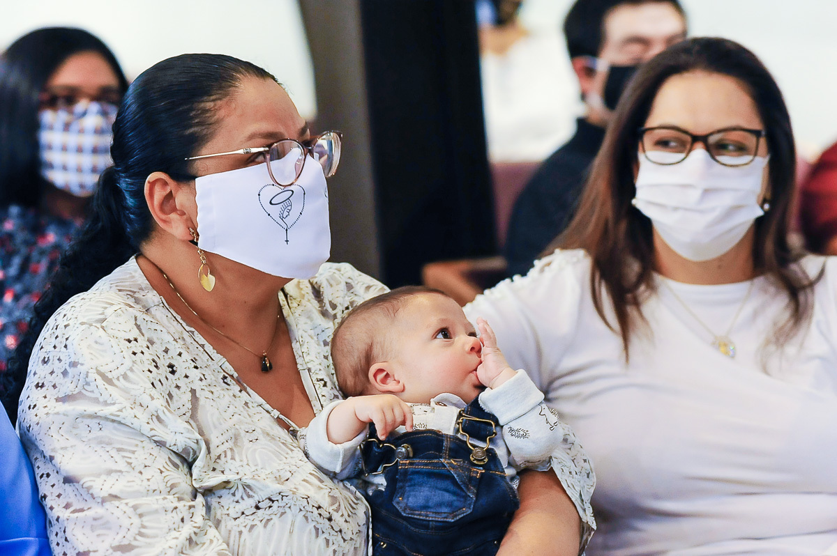 fotografia de batizado. fotografia de batizado em alphaville. fotografia de batizado na igreja nossa senhora de lourdes alphaville. fotografia de batizado na igreja nova de alphaville.