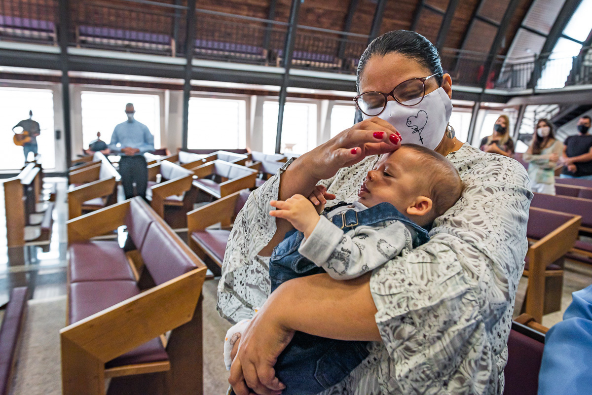 fotografia de batizado. fotografia de batizado em alphaville. fotografia de batizado na igreja nossa senhora de lourdes alphaville. fotografia de batizado na igreja nova de alphaville.