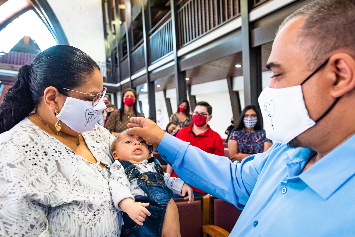 fotografia de batizado. fotografia de batizado em alphaville. fotografia de batizado na igreja nossa senhora de lourdes alphaville. fotografia de batizado na igreja nova de alphaville.