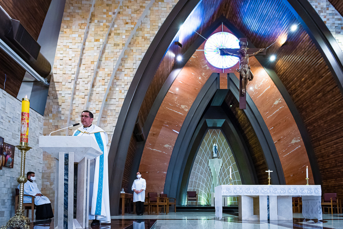 fotografia de batizado. fotografia de batizado em alphaville. fotografia de batizado na igreja nossa senhora de lourdes alphaville. fotografia de batizado na igreja nova de alphaville.