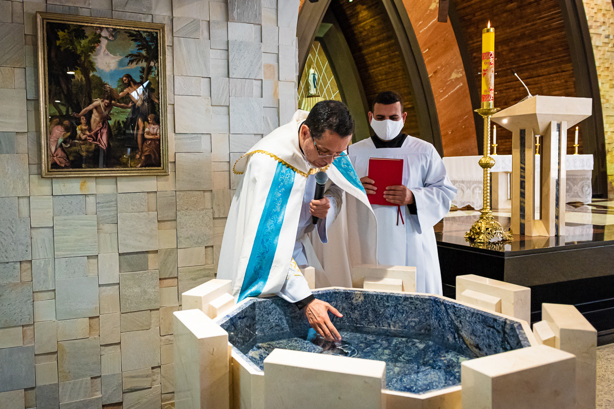 fotografia de batizado. fotografia de batizado em alphaville. fotografia de batizado na igreja nossa senhora de lourdes alphaville. fotografia de batizado na igreja nova de alphaville.