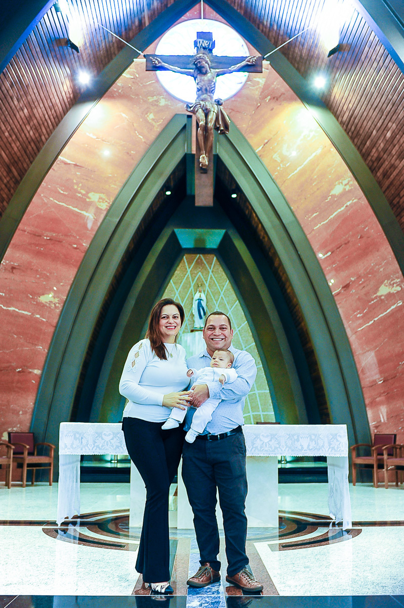 fotografia de batizado. fotografia de batizado em alphaville. fotografia de batizado na igreja nossa senhora de lourdes alphaville. fotografia de batizado na igreja nova de alphaville. fotografia de batizado com imersão.