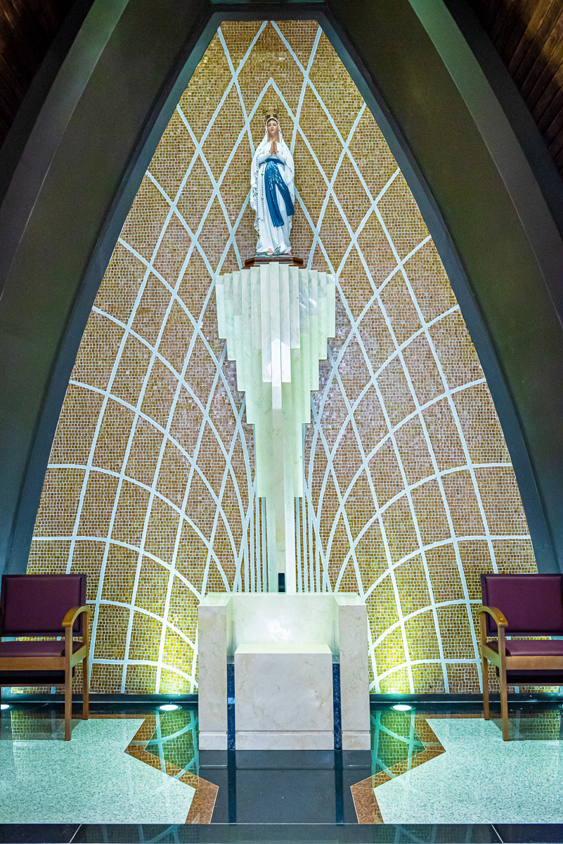 foto igreja nova alphaville. fotografia de batizado. fotografia de batizado em alphaville. fotografia de batizado na igreja nossa senhora de lourdes alphaville. fotografia de batizado na igreja nova de alphaville. fotografia de batizado com imersão.