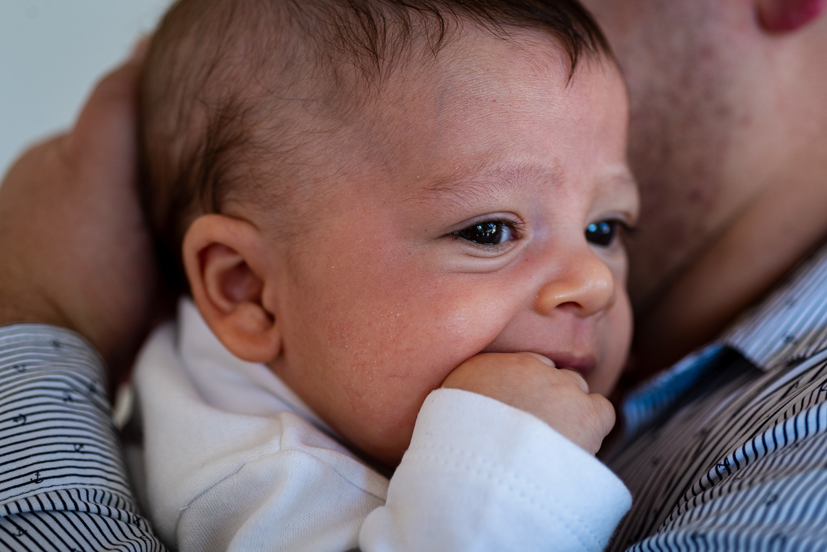 fotografia de batizado. fotografia de batizado em alphaville. fotografia de batizado na igreja nossa senhora de lourdes alphaville. fotografia de batizado na igreja nova de alphaville. fotografia de batizado com imersão.