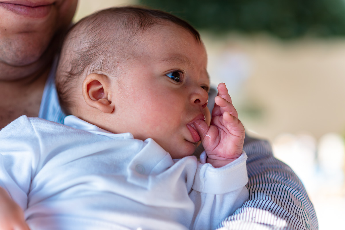 fotografia de batizado. fotografia de batizado em alphaville. fotografia de batizado na igreja nossa senhora de lourdes alphaville. fotografia de batizado na igreja nova de alphaville. fotografia de batizado com imersão.