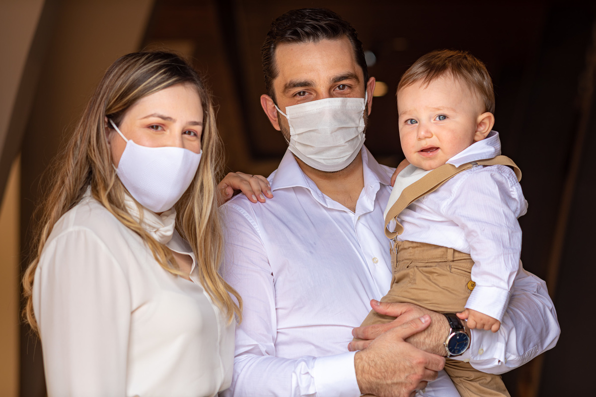 foto batizado em Alphaville na igreja Nossa Senhora de Lourdes. fotografia de batizado. Fotografia de batizado em são paulo. Fotografia de batizado de menino em alphaville barueri santana de parnaíba.