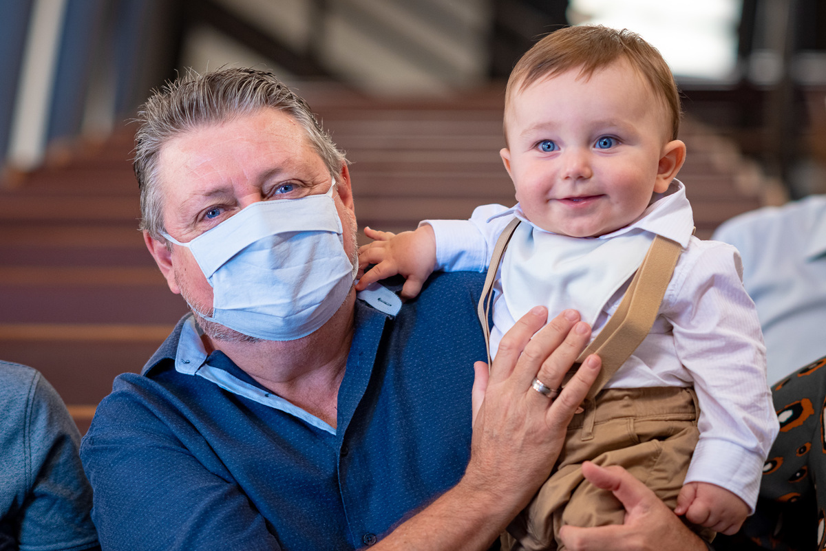 foto batizado em Alphaville na igreja Nossa Senhora de Lourdes. fotografia de batizado. Fotografia de batizado em são paulo. Fotografia de batizado de menino em alphaville barueri santana de parnaíba.