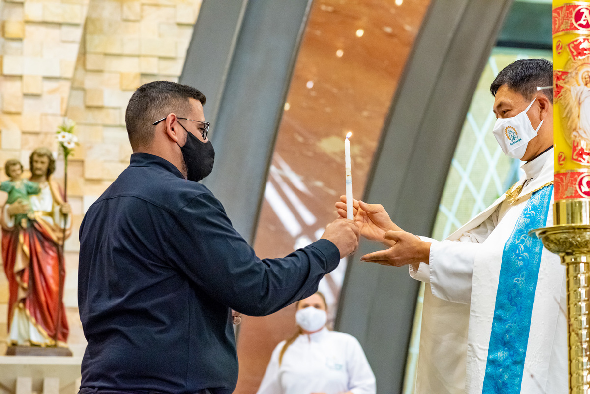 foto batizado em Alphaville na igreja Nossa Senhora de Lourdes. fotografia de batizado. Fotografia de batizado em são paulo. Fotografia de batizado de menino em alphaville barueri santana de parnaíba.