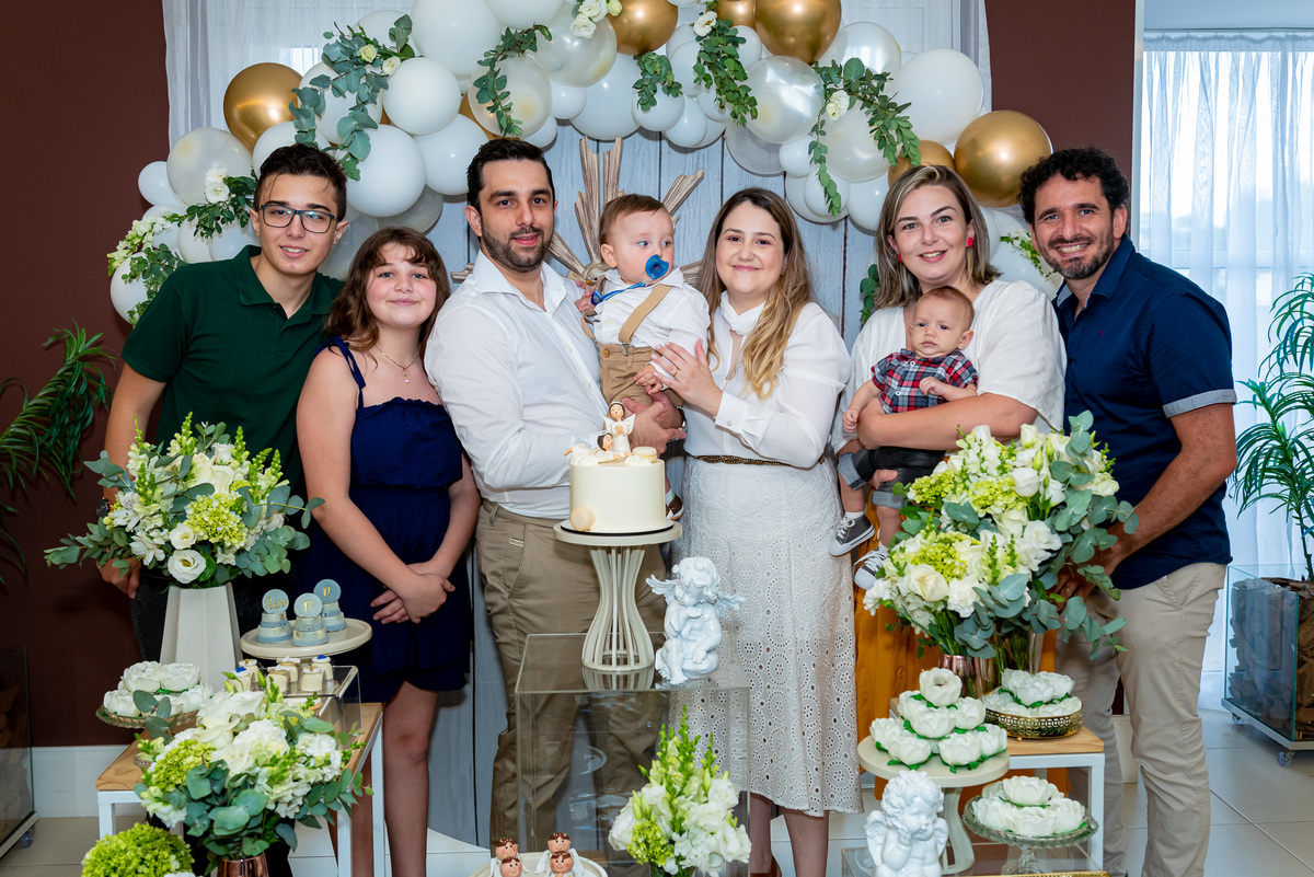 foto batizado em Alphaville na igreja Nossa Senhora de Lourdes. fotografia de batizado. Fotografia de batizado em são paulo. Fotografia de batizado de menino em alphaville barueri santana de parnaíba.