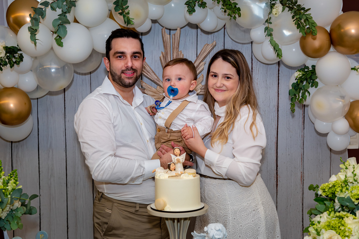 foto batizado em Alphaville na igreja Nossa Senhora de Lourdes. fotografia de batizado. Fotografia de batizado em são paulo. Fotografia de batizado de menino em alphaville barueri santana de parnaíba.