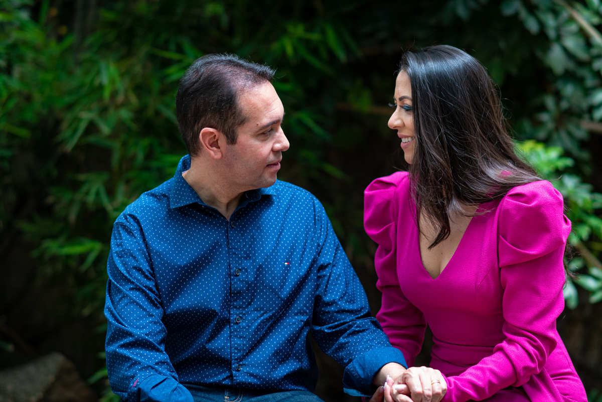 foto de casamento civil, foto casamento civil em alphaville, ganha tempo barueri, foto dos noivos se olhando na gruta de alphaville