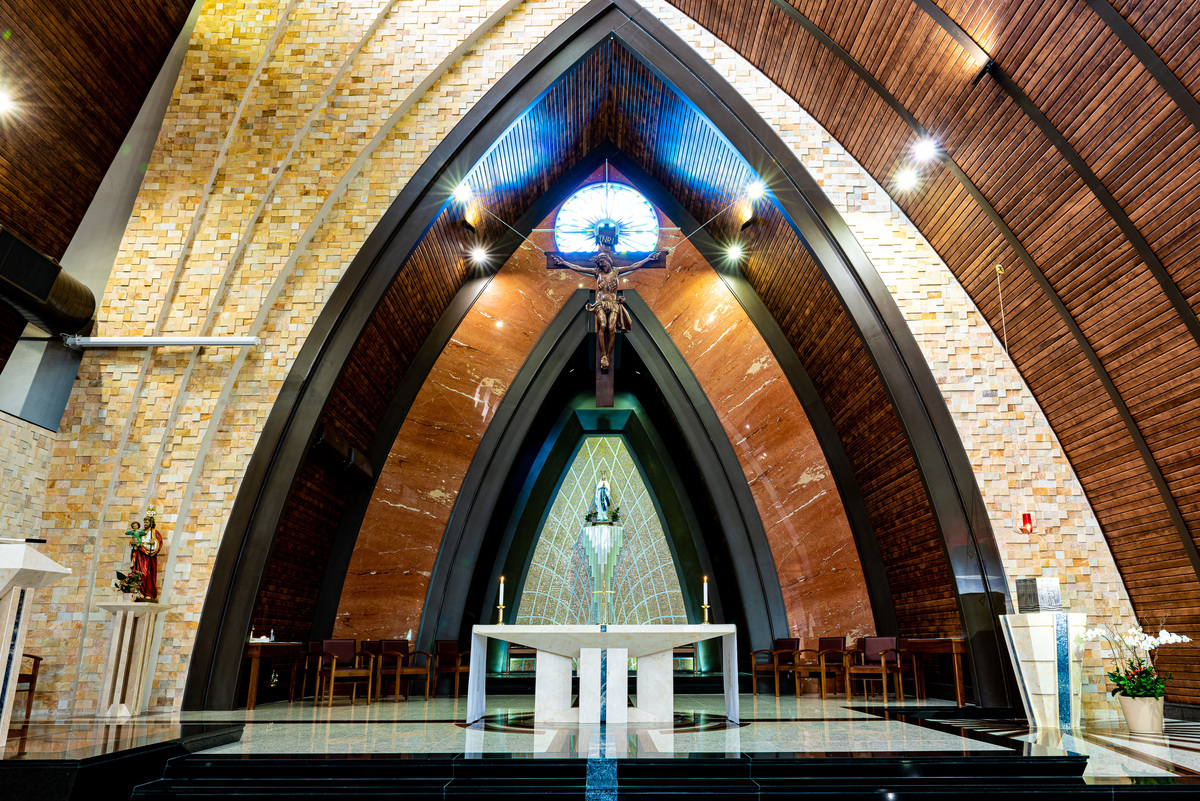 Fotografia de batizado na igreja Nossa Senhora de Lourdes Alphaville, fotografia de batizado em alphaville, batizado de menina, batizado católico de menina, batizado católico de meninas, batizado triplo de meninas, foto interna da igreja