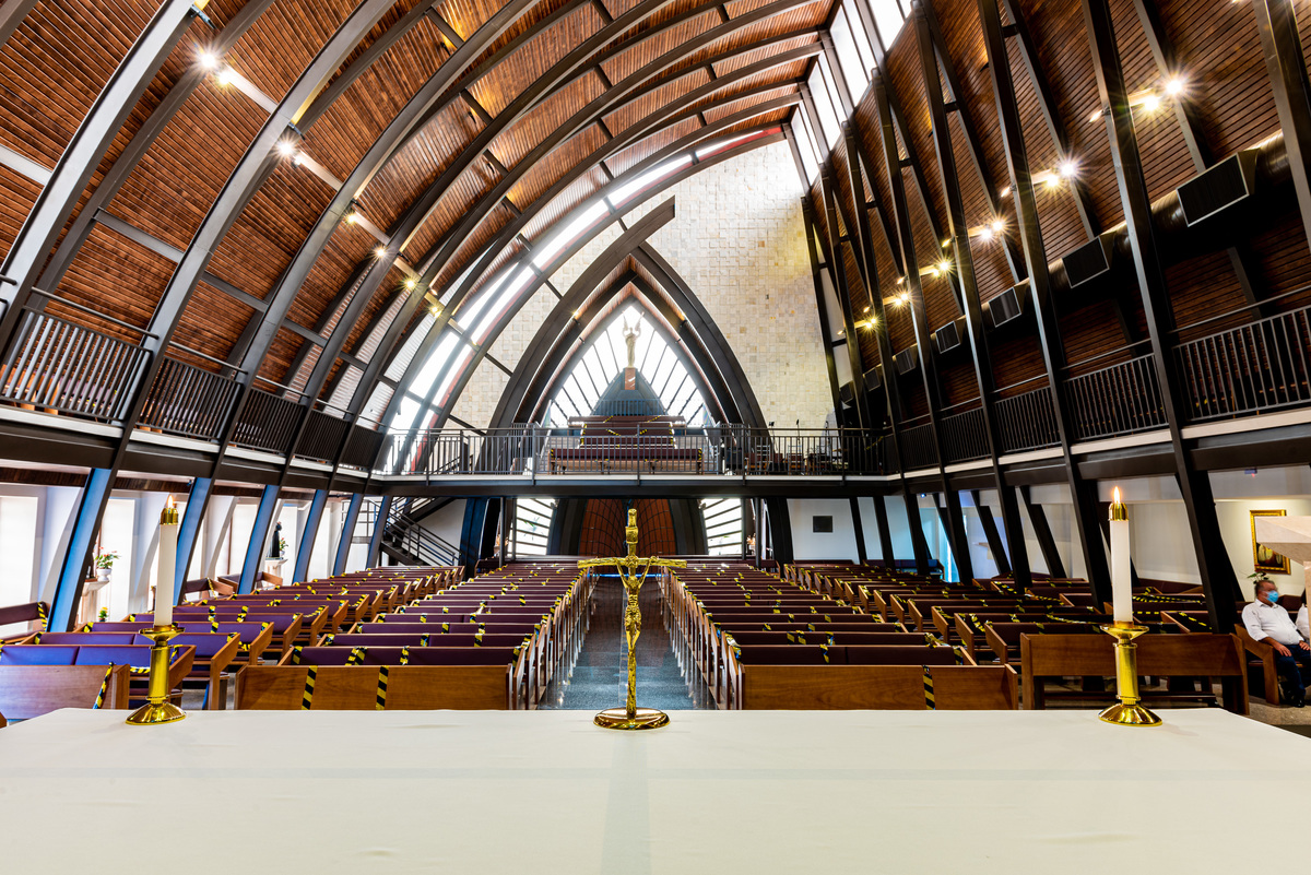 Fotografia de batizado na igreja Nossa Senhora de Lourdes Alphaville, fotografia de batizado em alphaville, batizado de menina, batizado católico de menina, batizado católico de meninas, batizado triplo de meninas
