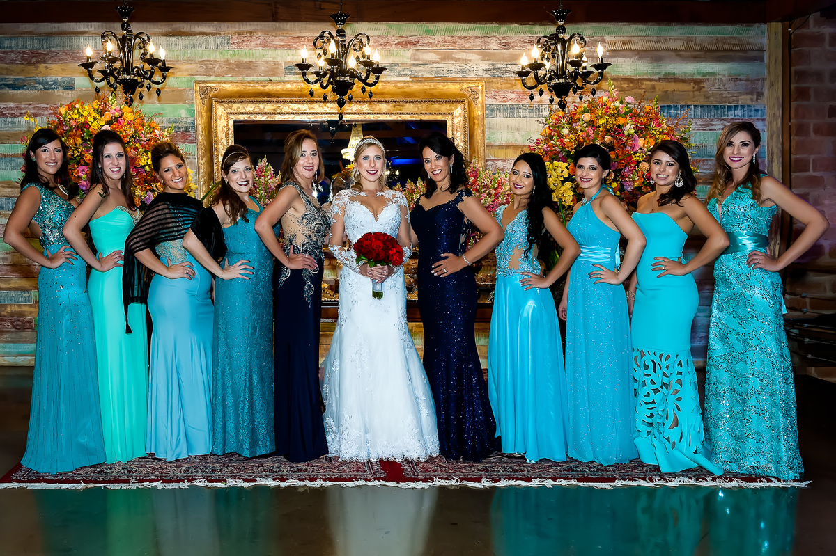 noiva com mãe, sogra e madrinhas