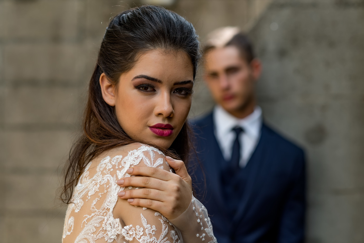 noivo olhando para a noiva