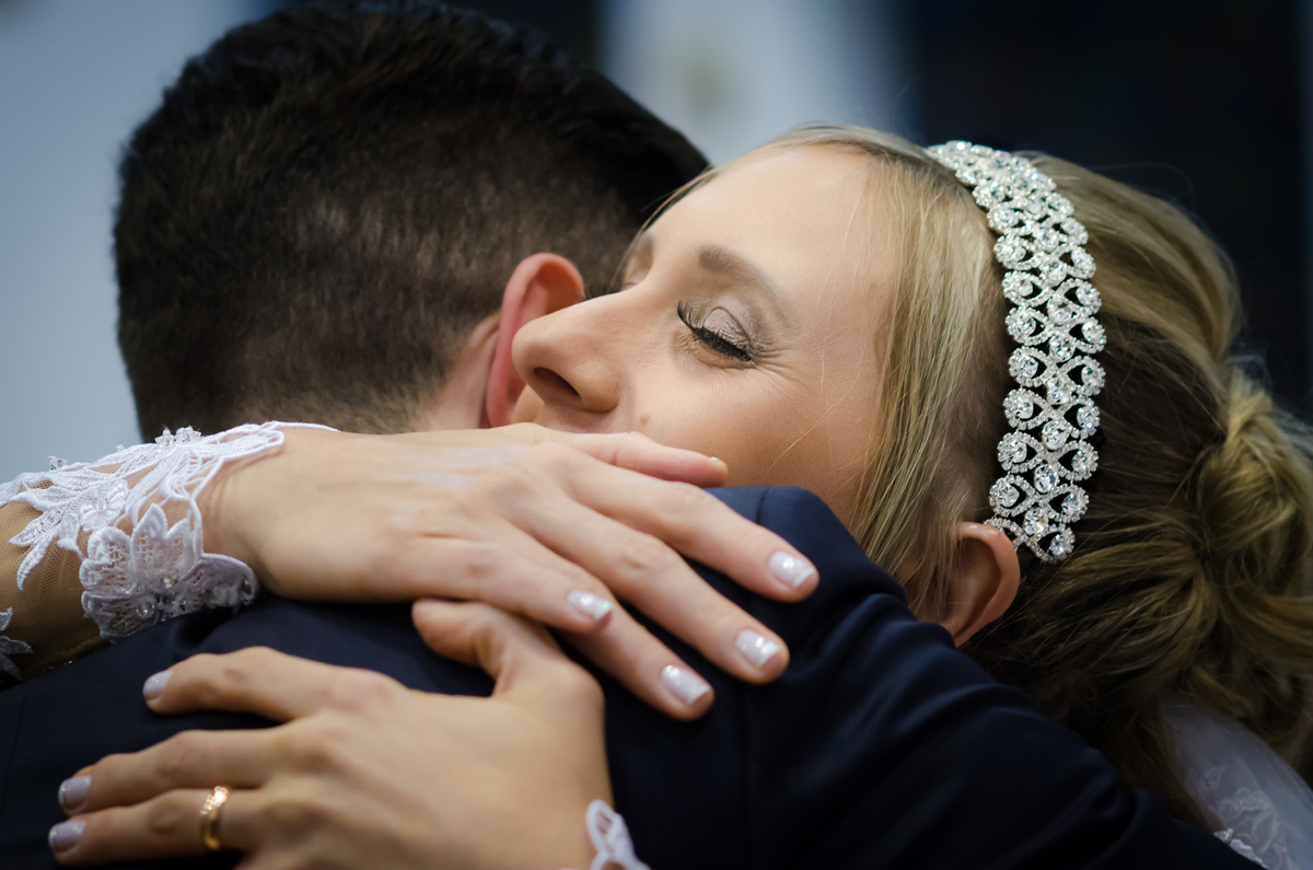 noivos se abraçando