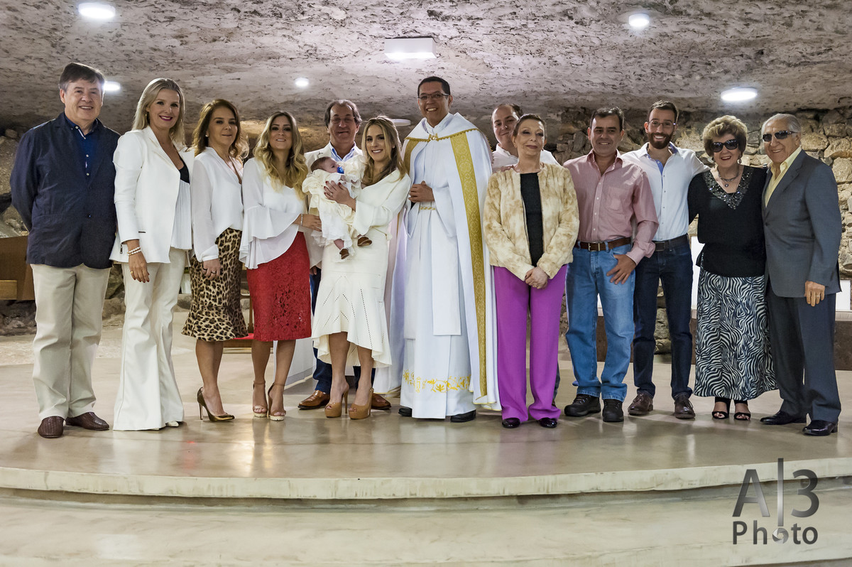 Fotografia de batizado em Alphaville. Fotografia de batizado na gruta Alphaville. Foto de batizado