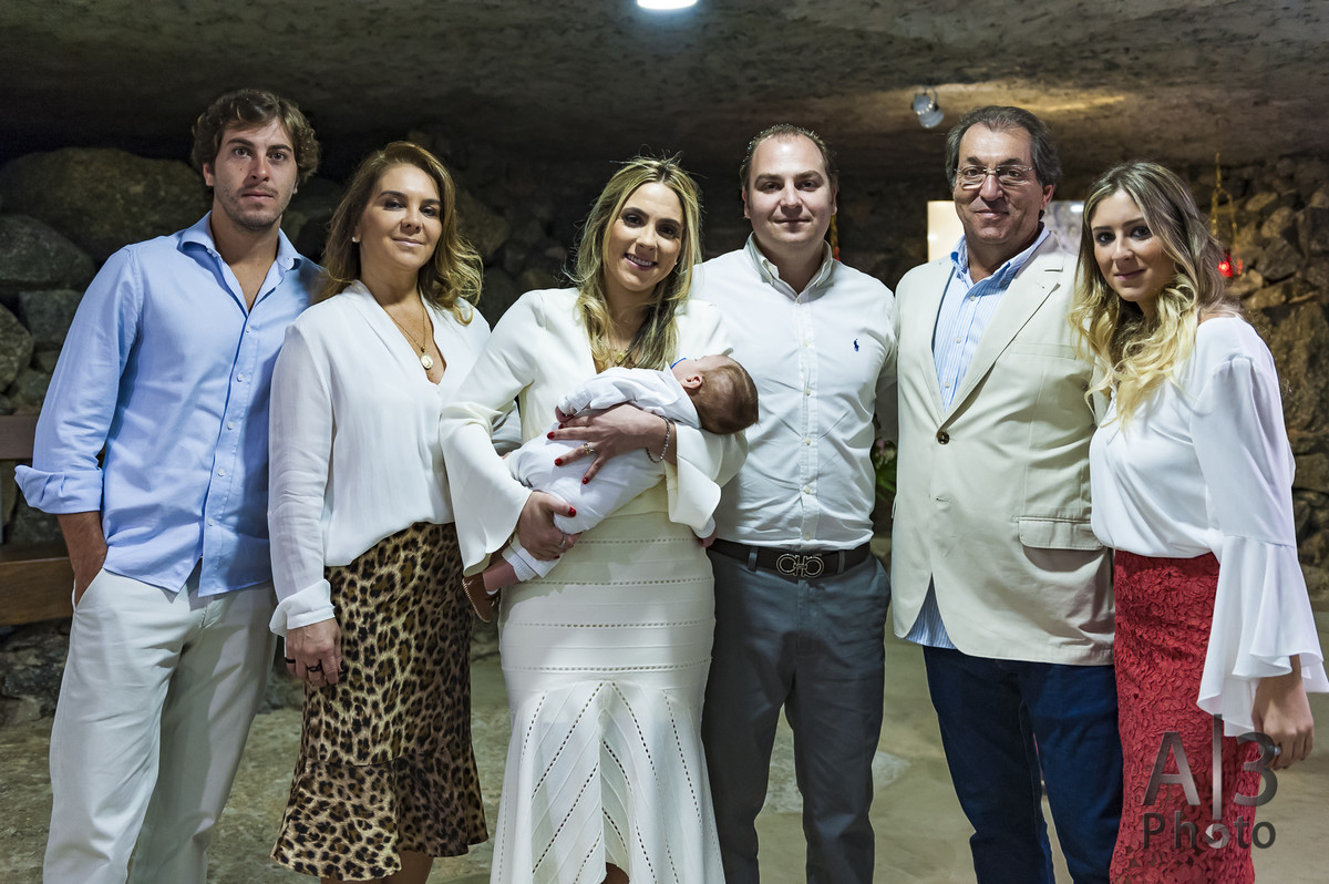 Fotografia de batizado em Alphaville. Fotografia de batizado na gruta Alphaville. Foto de batizado