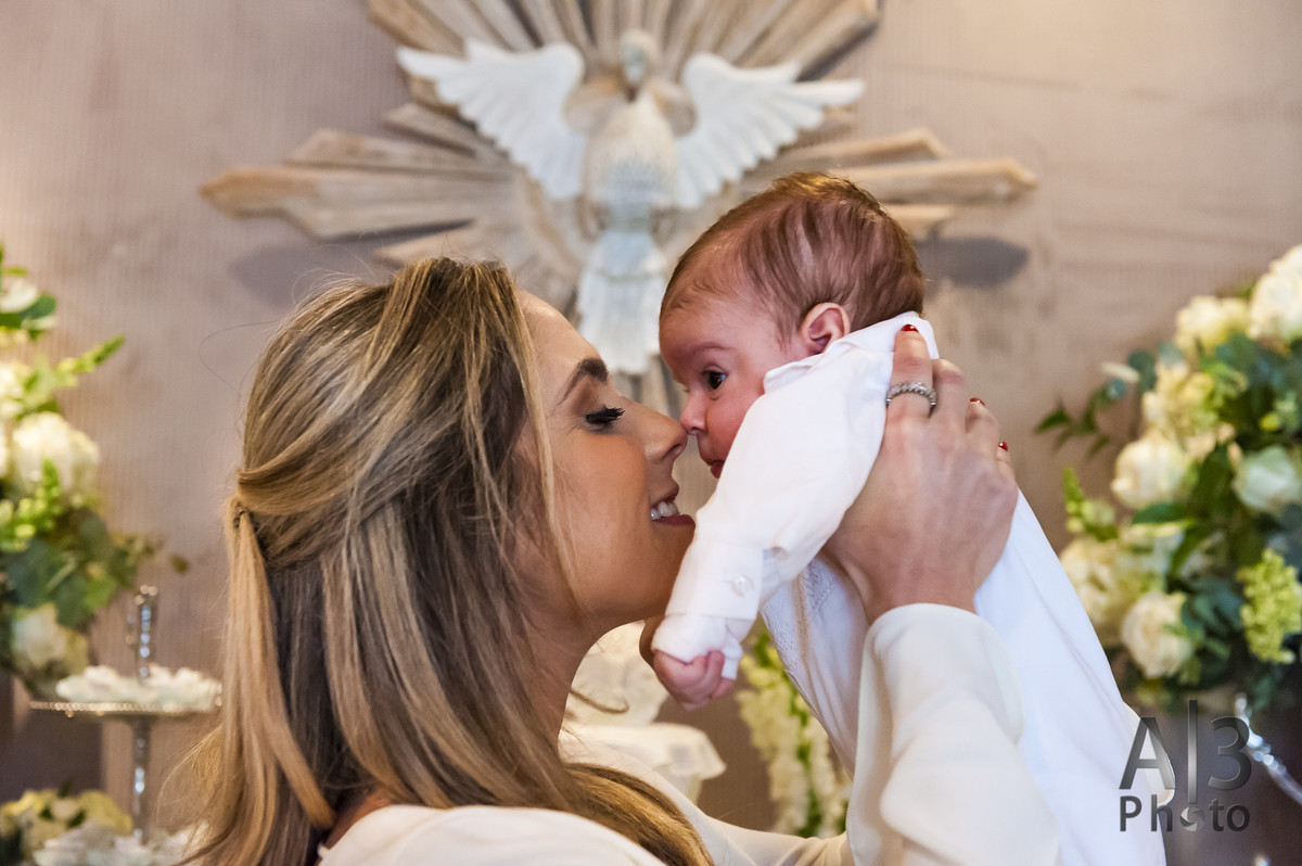 Fotografia de batizado em Alphaville. Fotografia de batizado na gruta Alphaville. Foto de batizado