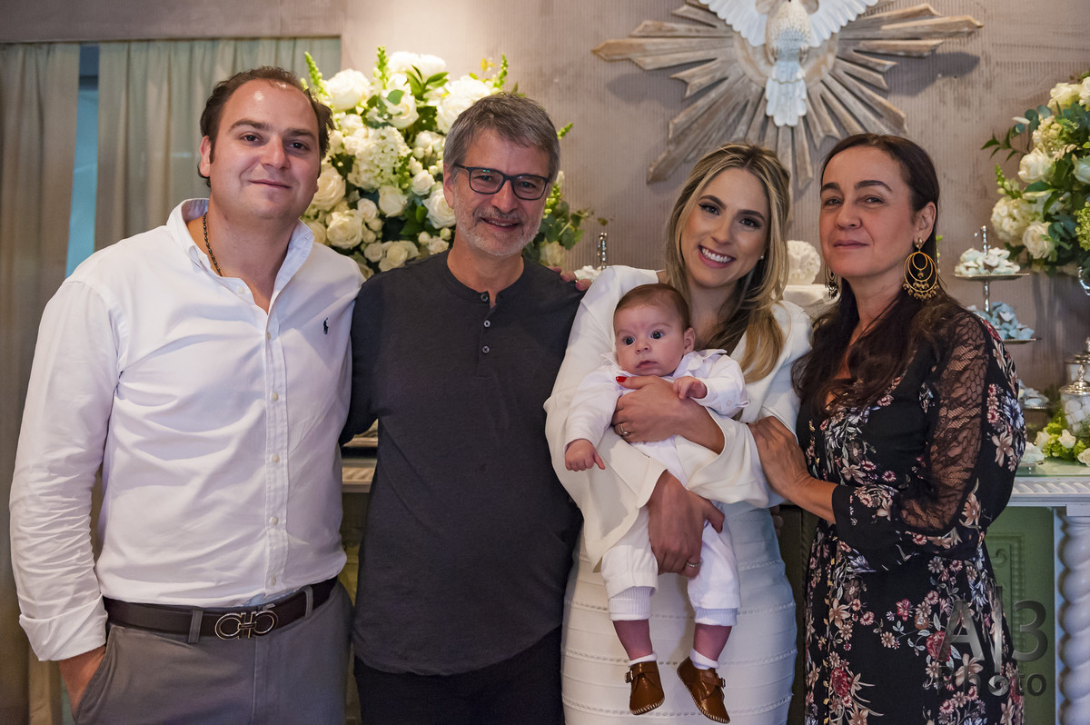Fotografia de batizado em Alphaville. Fotografia de batizado na gruta Alphaville. Foto de batizado