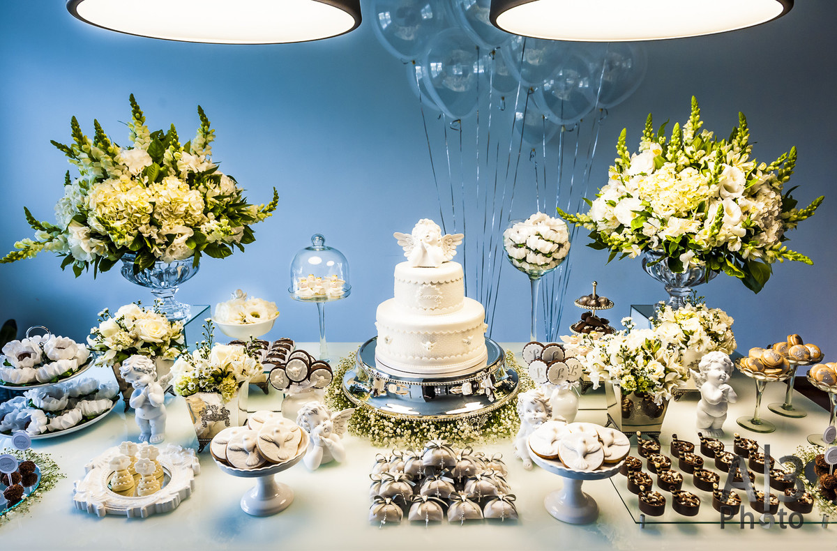 fotografia de batizado em são paulo. fotografia de batizado na igreja nossa senhora do brasil. mesa de doces de batizado