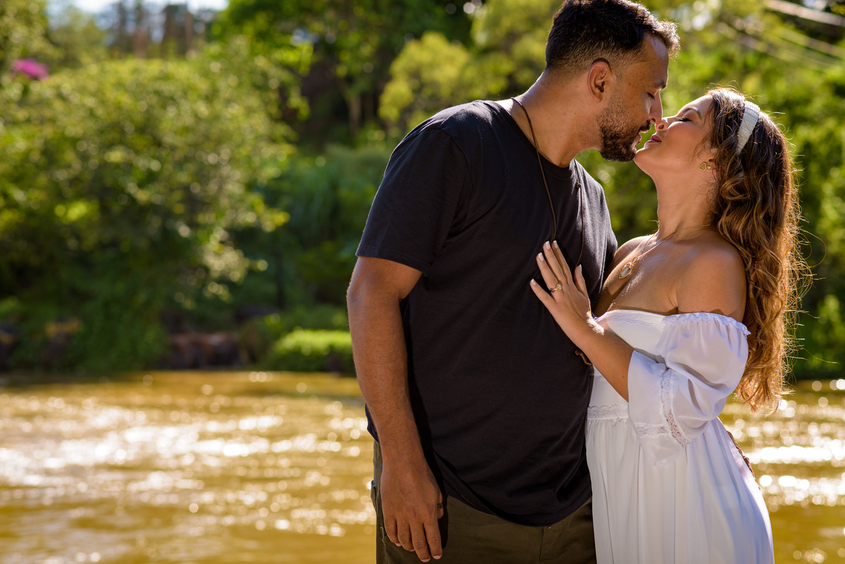 foto ensaio pré-casamento na Represa Ferro Ligas Cerquilho, ensaio em Cerquilho, ensaio na roça, ensaio no interior, fotografia ensaio pré-casamento na Represa Ferro Ligas Cerquilho, foto casamento em Cerquilho, foto casamento em Alphaville.