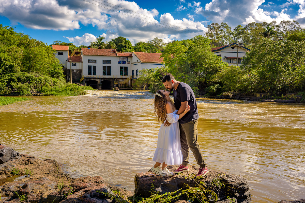 foto ensaio pré-casamento na Represa Ferro Ligas Cerquilho, ensaio em Cerquilho, ensaio na roça, ensaio no interior, fotografia ensaio pré-casamento na Represa Ferro Ligas Cerquilho, foto casamento em Cerquilho, foto casamento em Alphaville.