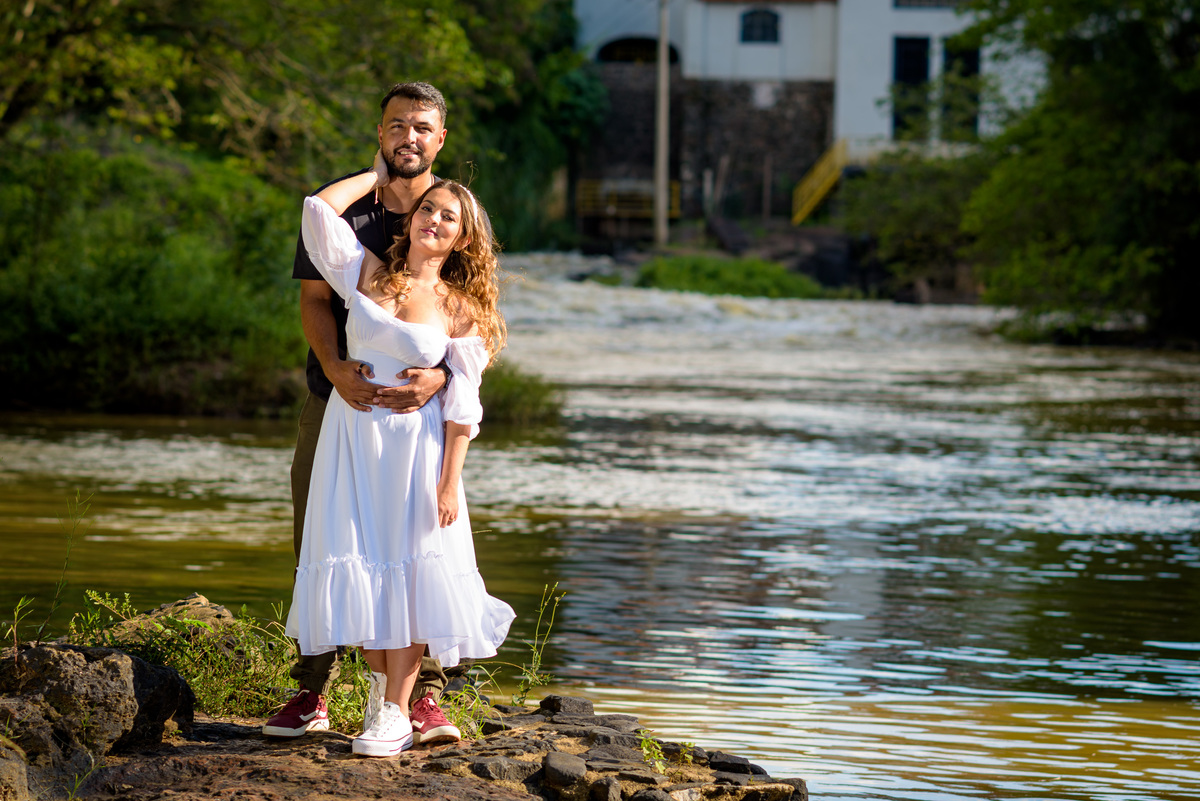 foto ensaio pré-casamento na Represa Ferro Ligas Cerquilho, ensaio em Cerquilho, ensaio na roça, ensaio no interior, fotografia ensaio pré-casamento na Represa Ferro Ligas Cerquilho, foto casamento em Cerquilho, foto casamento em Alphaville.