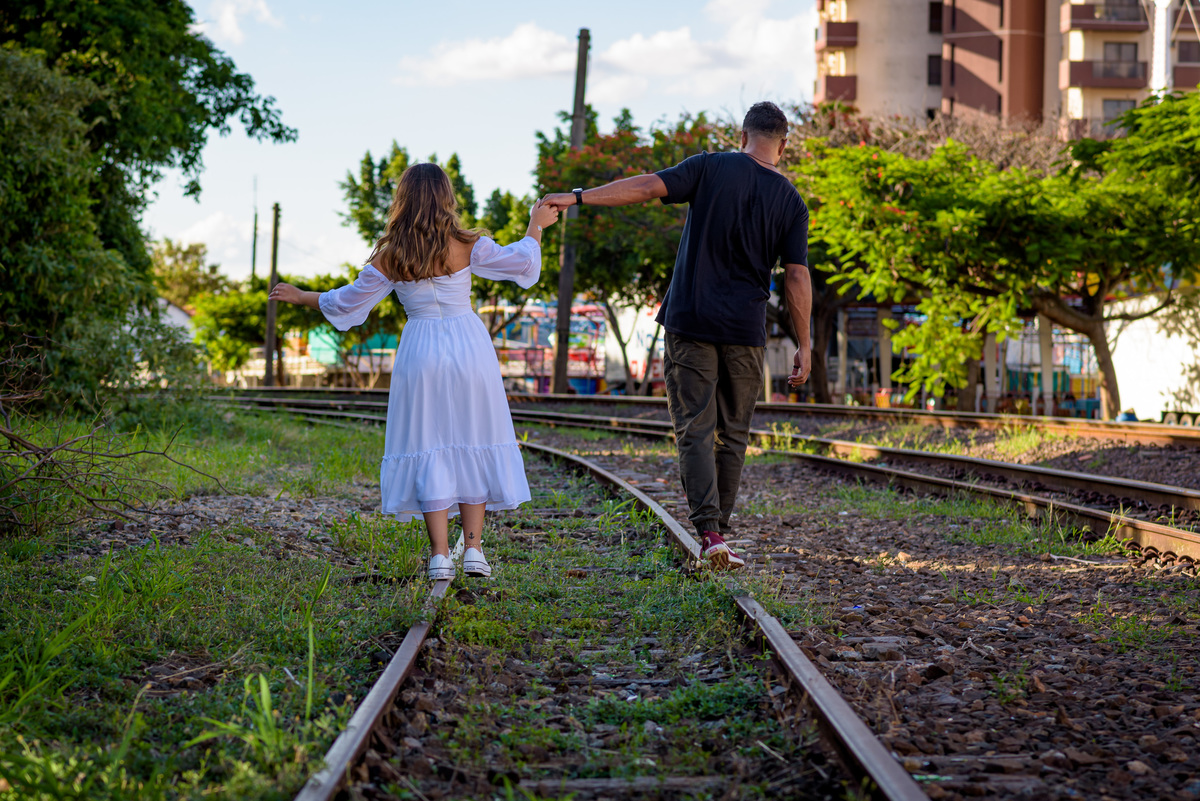 foto ensaio pré-casamento na Estação Ferroviária de Cerquilho, ensaio em Cerquilho, ensaio na roça, ensaio no interior, fotografia ensaio pré-casamento na Estação Ferroviária de Cerquilho, foto casamento em Cerquilho, foto casamento em Alphaville.