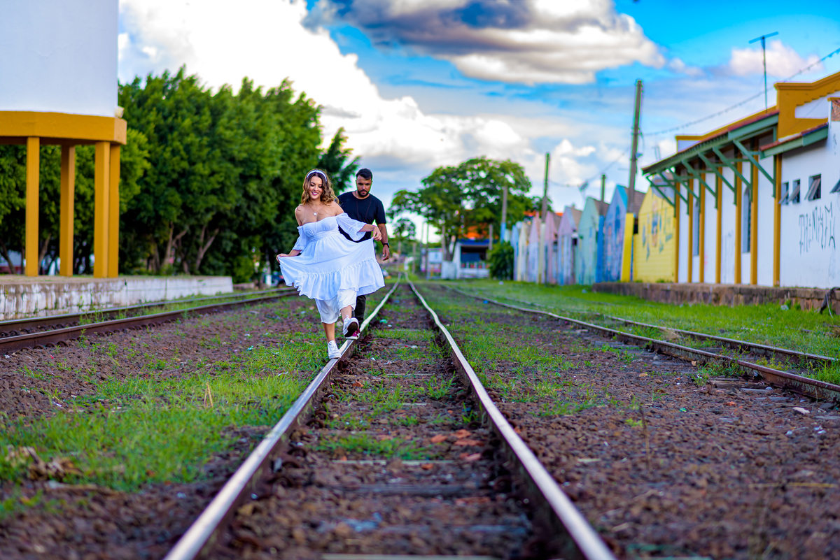 foto ensaio pré-casamento na Estação Ferroviária de Cerquilho, ensaio em Cerquilho, ensaio na roça, ensaio no interior, fotografia ensaio pré-casamento na Estação Ferroviária de Cerquilho, foto casamento em Cerquilho, foto casamento em Alphaville.