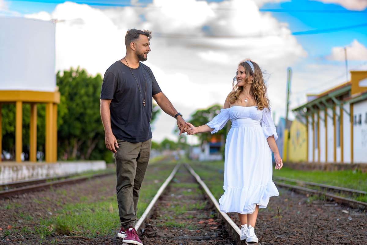 foto ensaio pré-casamento na Estação Ferroviária de Cerquilho, ensaio em Cerquilho, ensaio na roça, ensaio no interior, fotografia ensaio pré-casamento na Estação Ferroviária de Cerquilho, foto casamento em Cerquilho, foto casamento em Alphaville.