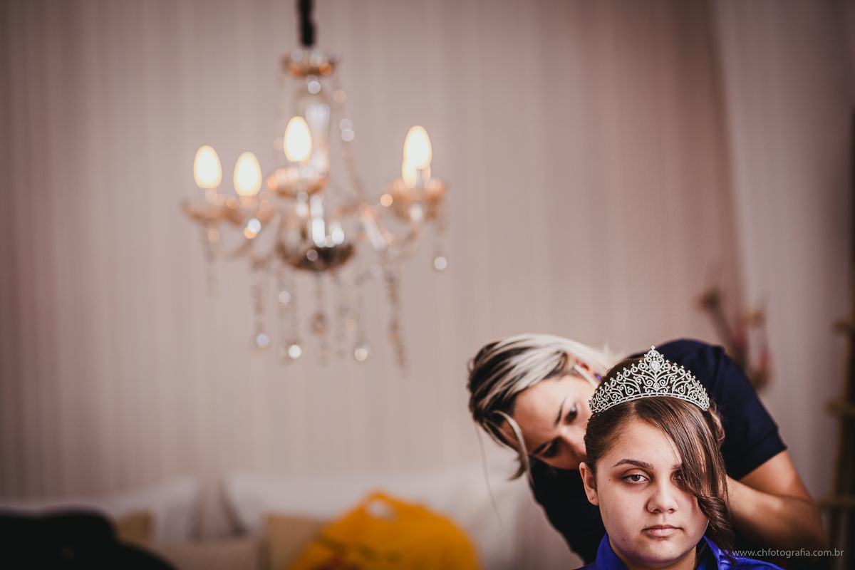 foto de making off de debutante, foto de making off de 15 anos, lugar para debutante se arrumar, studio de fotografia, studio ch fotografia,