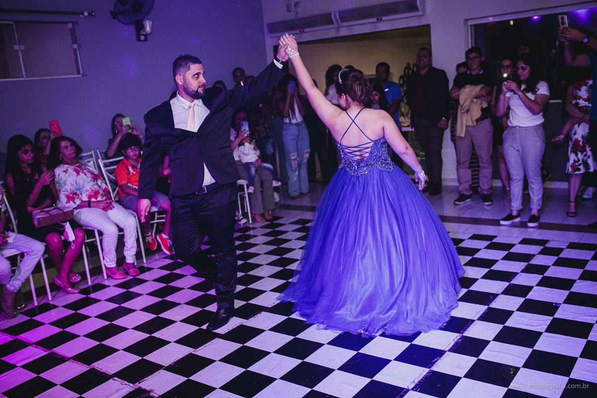 Royal Festas Eventos, 15 anos no Royal Festas Eventos, festa de debutante no Royal Festas Eventos, foto de decoraçao, dança da debutante, valsa de 15 anos com o pai,