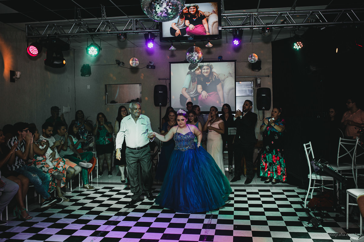 Royal Festas Eventos, 15 anos no Royal Festas Eventos, festa de debutante no Royal Festas Eventos, foto de decoraçao, dança da debutante, valsa de 15 anos com o avo