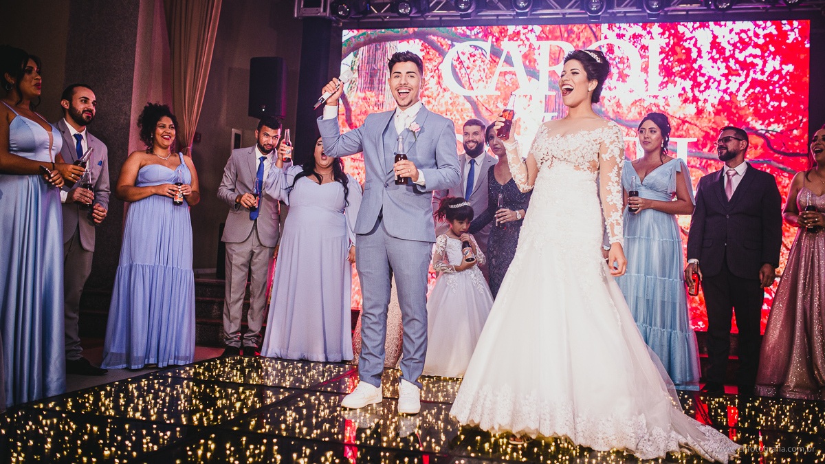 Entrada dos noivos na festa do castelo, brinde dos noivos, www.chfotografia.com.br