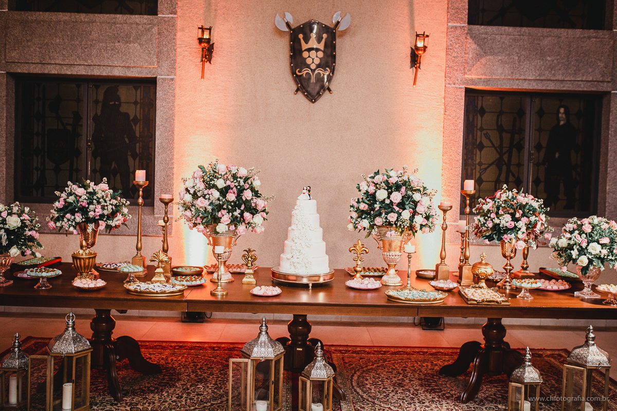 Entrada dos noivos na festa do castelo, brinde dos noivos, www.chfotografia.com.br