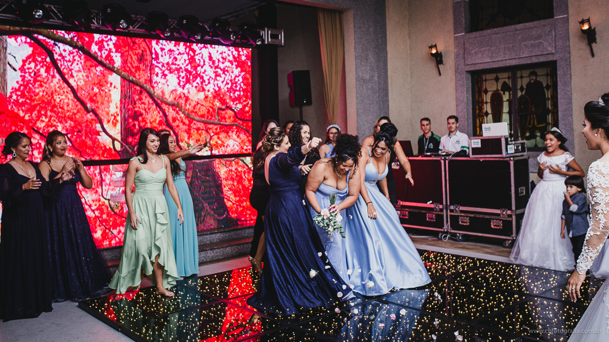 balada dos noivos, momento do buque da noiva