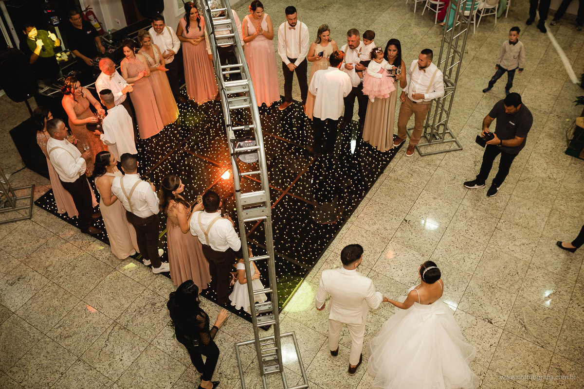 Cerimonia de dia no LE PARTIE COMEMORAÇÕES, cerimonia de dia, foto de noiva, buque de noiva, ch fotografia, fotografo de casamento em Hortolandia, fotografo, Entrada dos noivos na recepcao