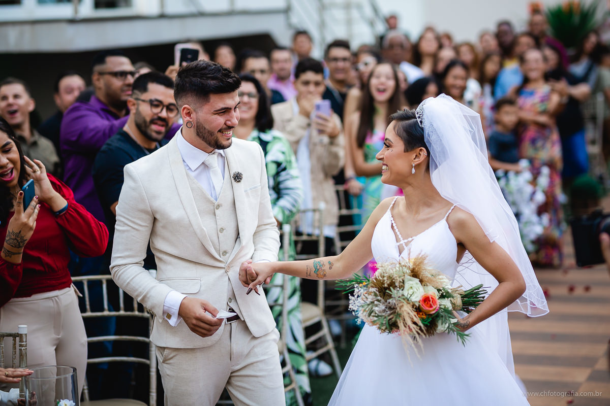 retrato de noiva,LE PARTIE COMEMORAÇÕES, noivo recebendo a noiva