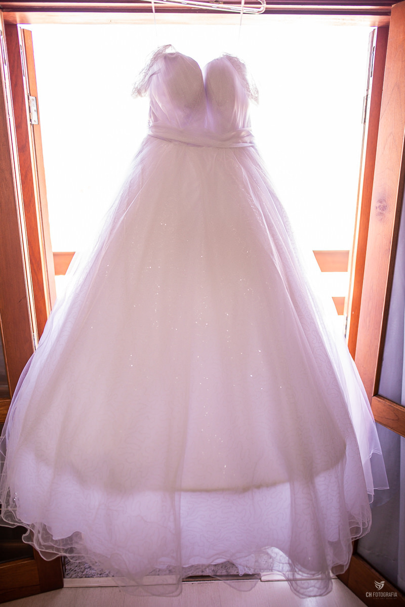 FOTOGRAFIA DE CASAMENTO RANCHO CORAÇÃO CAIPIRA FESTAS E EVENTOS, Fotogafia de making off da noiva, making off da noiva no salo Debora Campos, foto de vestido da noiva