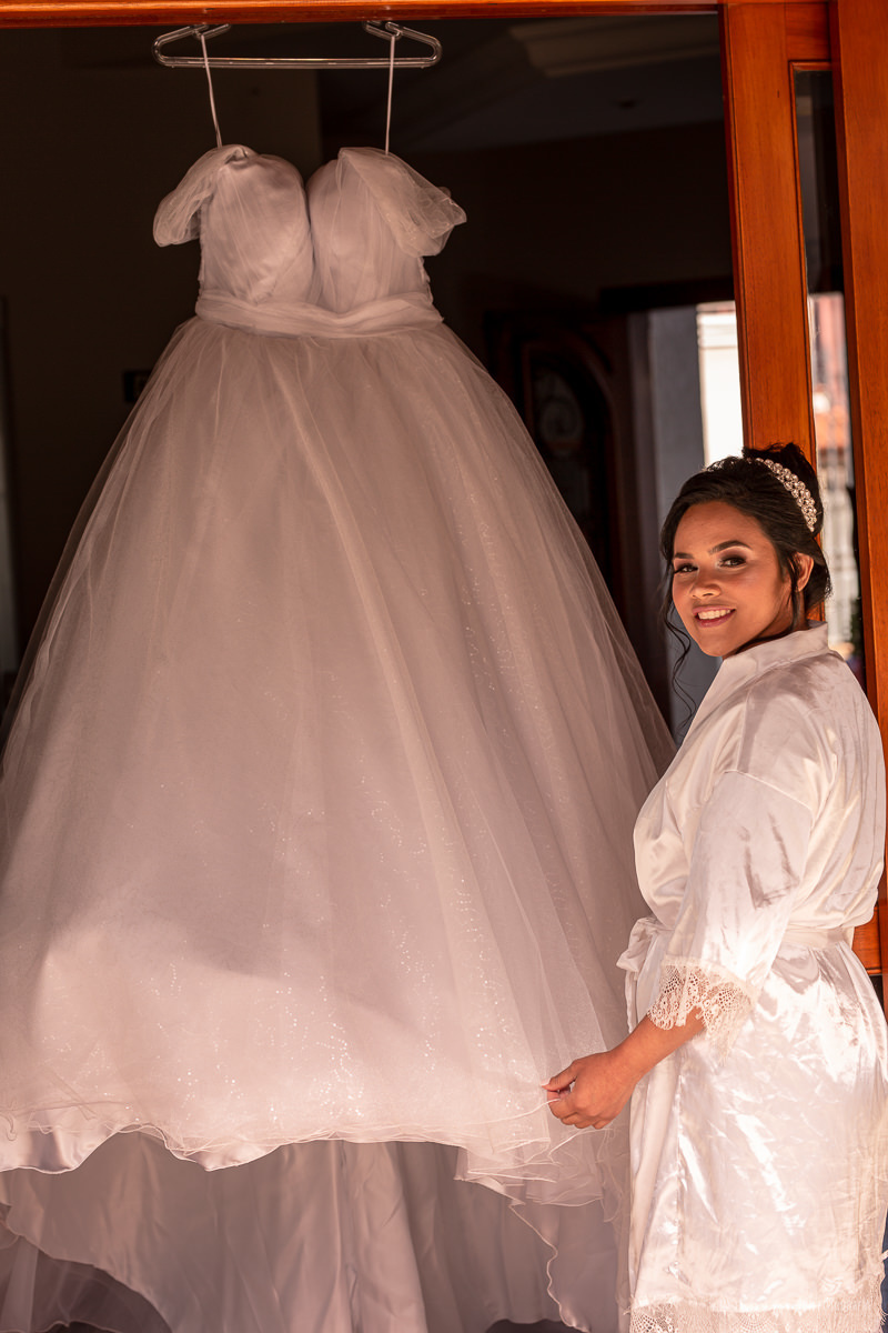 FOTOGRAFIA DE CASAMENTO RANCHO CORAÇÃO CAIPIRA FESTAS E EVENTOS, Fotogafia de making off da noiva, making off da noiva no salo Debora Campos, fotos de cora da noiva, fotos de noiva com vestido