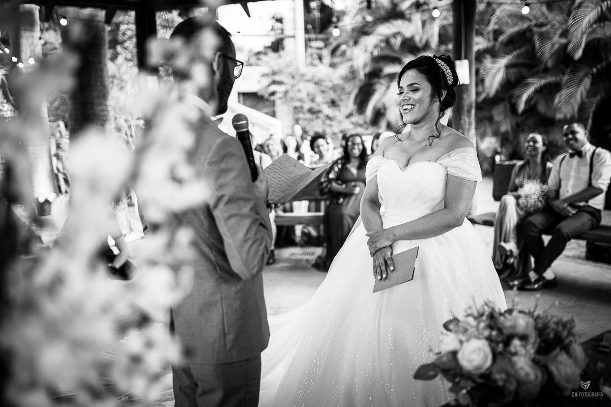 FOTOGRAFIA DE CASAMENTO RANCHO CORAÇÃO CAIPIRA FESTAS E EVENTOS, Fotogafia de making off da noiva, making off da noiva no salao Debora Campos, fotos de cora da noiva, fotos de noiva com vestido, 