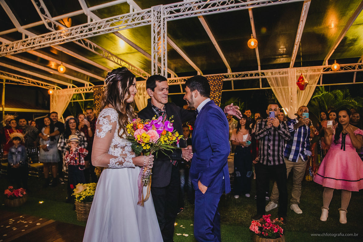 Entrada da noiva, casamento no Chatêau de Lumiére Eventos 