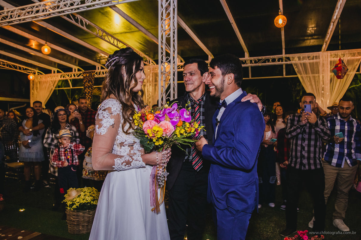 Entrada da noiva, casamento no Chatêau de Lumiére Eventos 