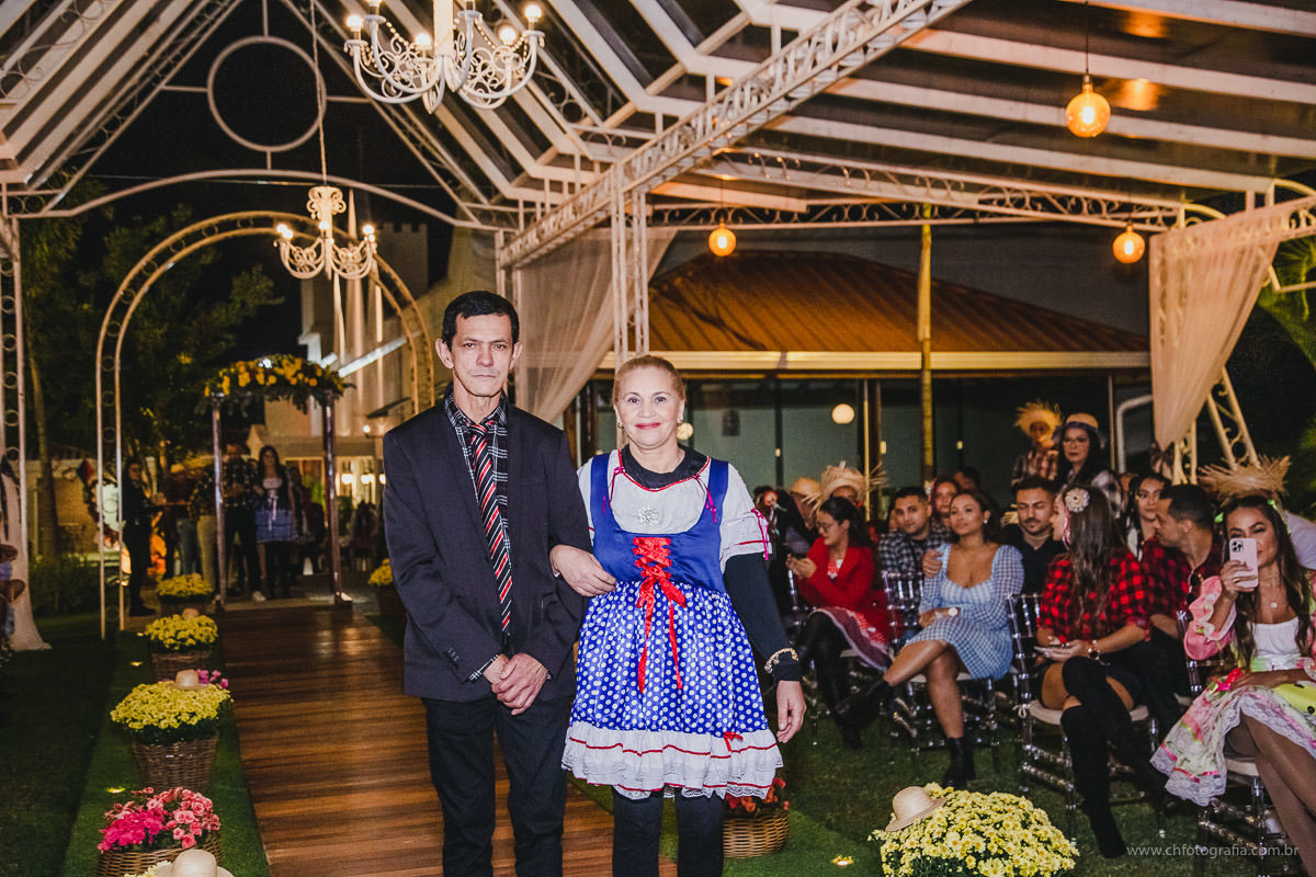 Casamento com decoração de sao joao 