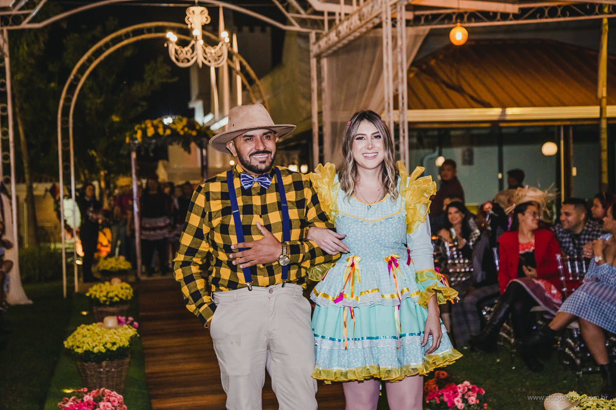 Casamento com decoração de sao joao 
