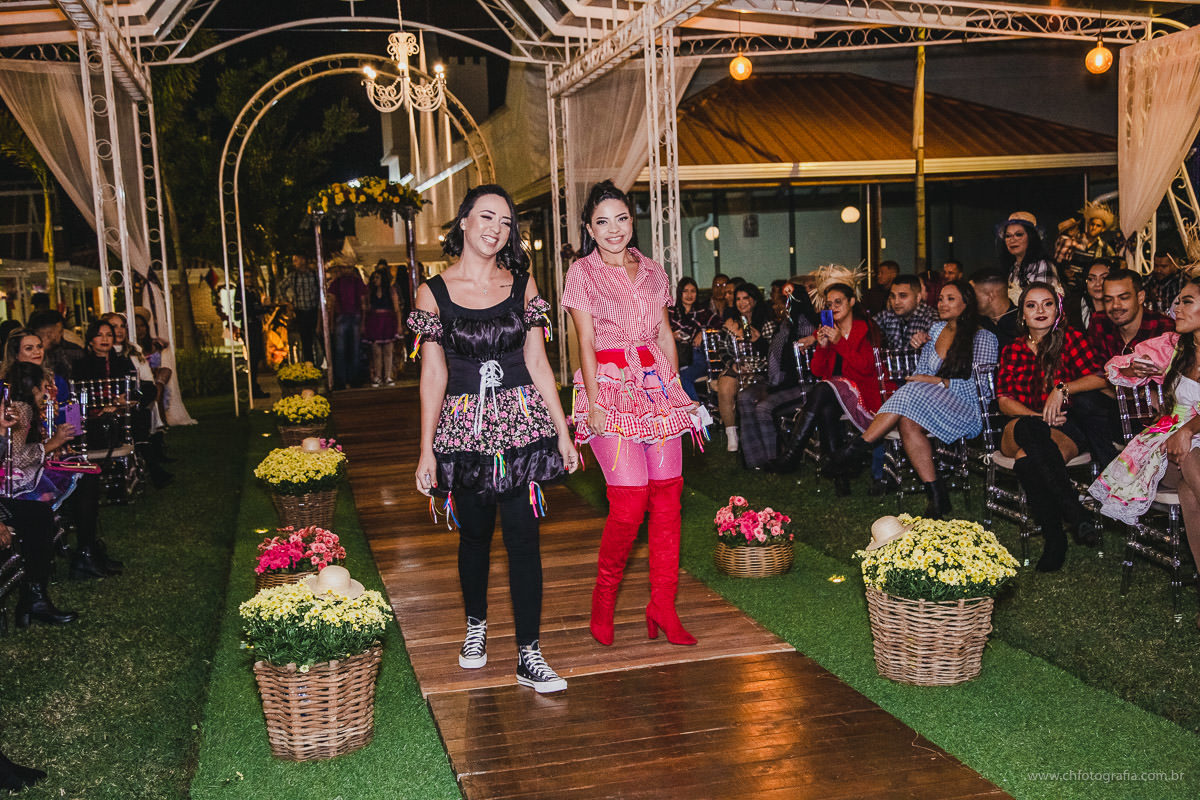 Casamento com decoração de sao joao 
