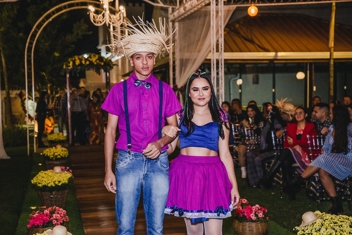 Casamento com decoração de sao joao 