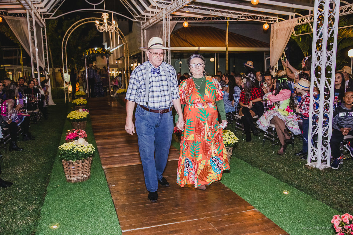 Casamento com decoração de sao joao 