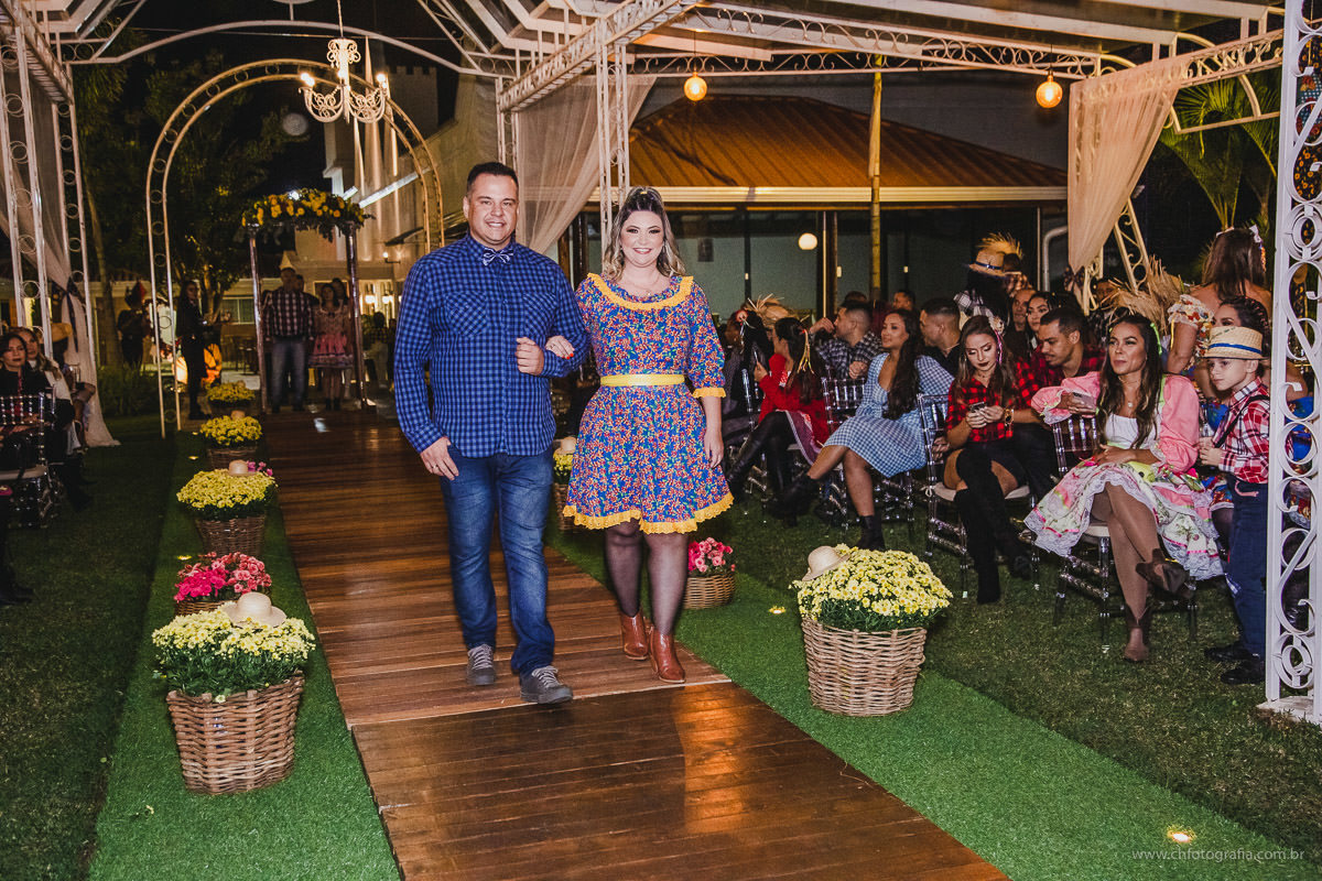 Casamento com decoração de sao joao 